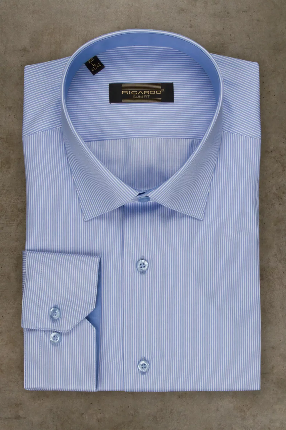 Рубашка голубая в белую полосу, приталенная Каталог