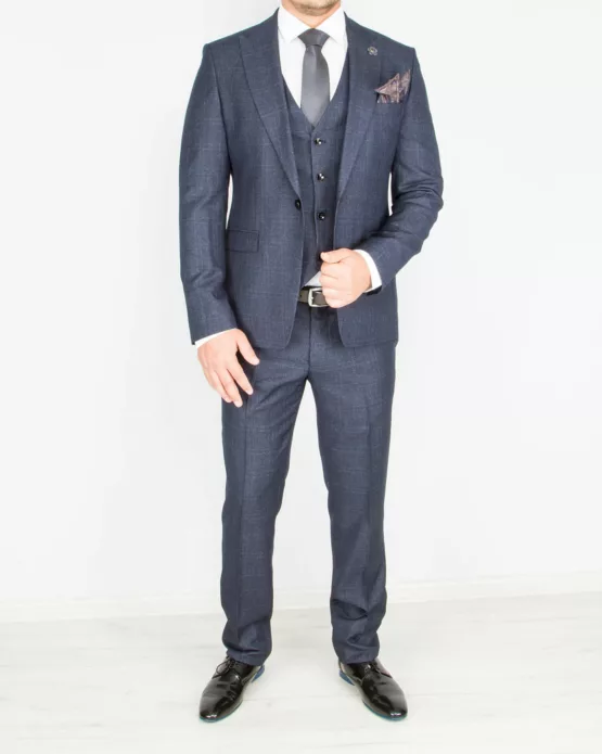 Костюм-тройка темно-серого цвета в неявную клетку Каталог