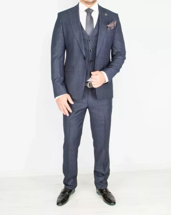 Костюм-тройка темно-серого цвета в неявную клетку Каталог