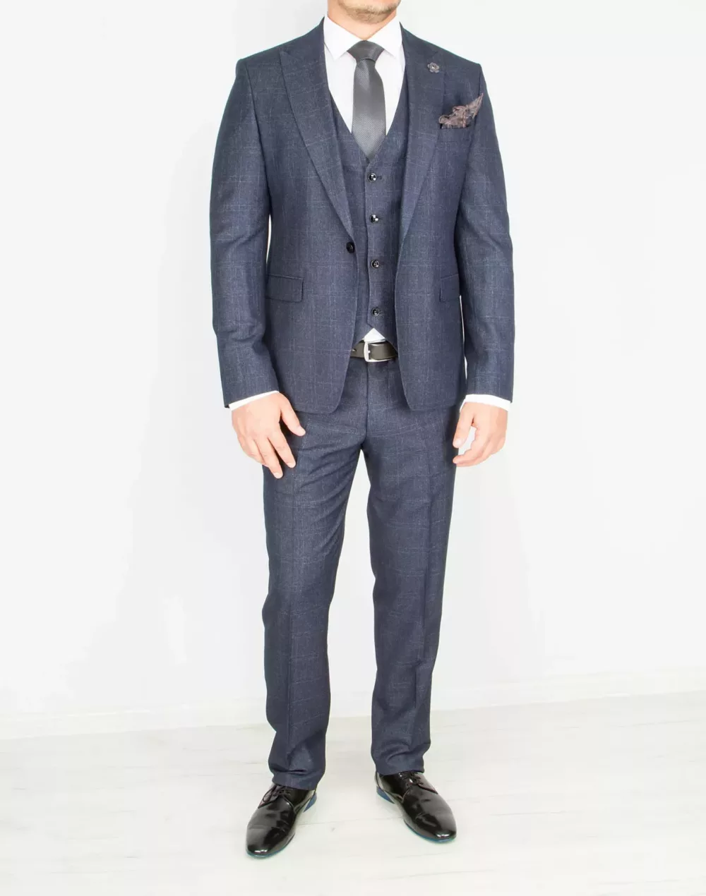 Костюм-тройка темно-серого цвета в неявную клетку Каталог