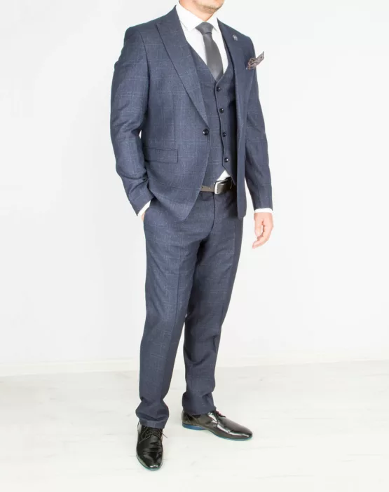 Костюм-тройка темно-серого цвета в неявную клетку Каталог