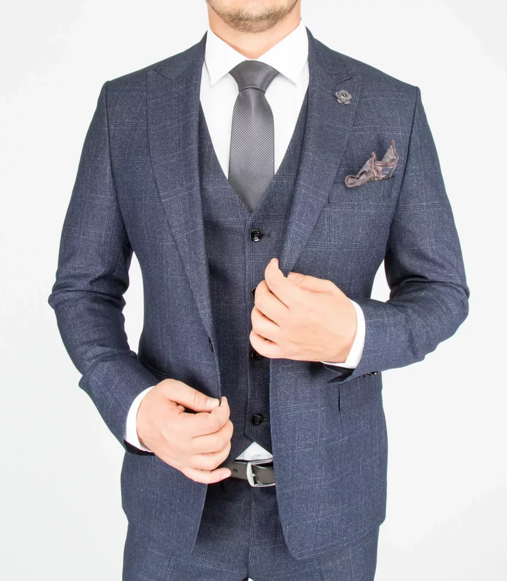 Костюм-тройка темно-серого цвета в неявную клетку Каталог