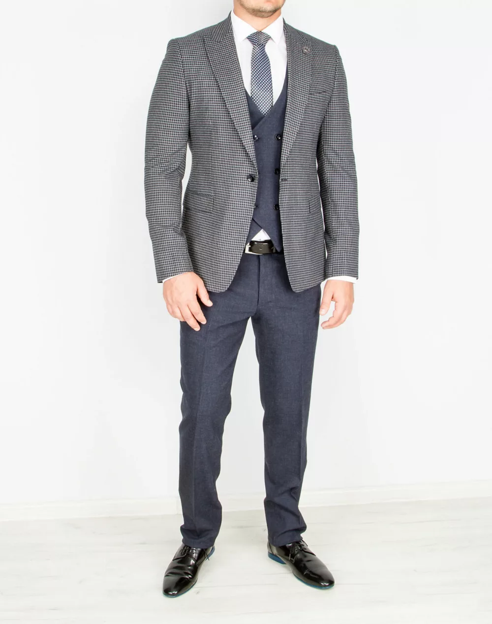 41 Костюм-тройка, компаньон серого цвета Каталог