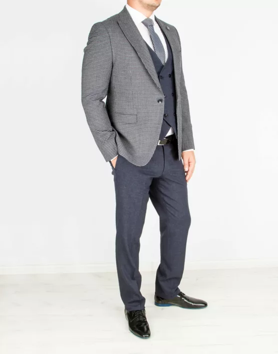 Костюм-тройка, компаньон серого цвета Каталог