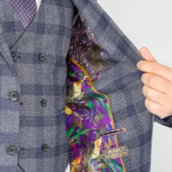 Костюм-тройка серого цвета в синюю крупную клетку Каталог