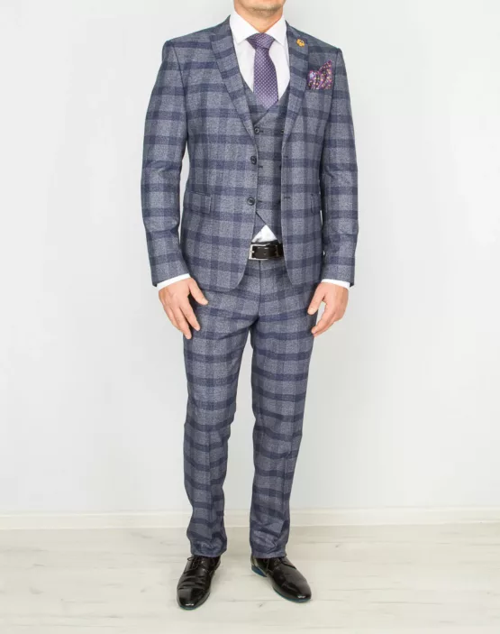 Костюм-тройка серого цвета в синюю крупную клетку Каталог