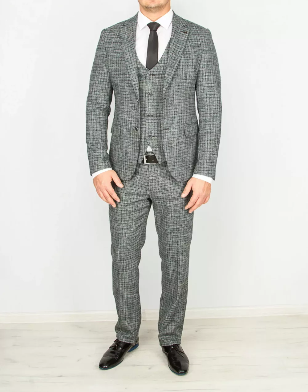 Костюм-тройка пепельно-серого цвета Каталог