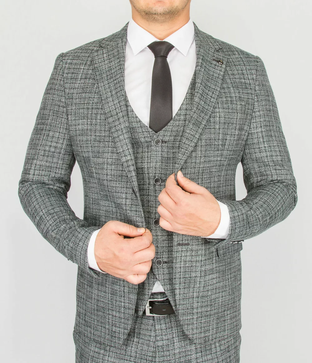 Костюм-тройка пепельно-серого цвета Каталог