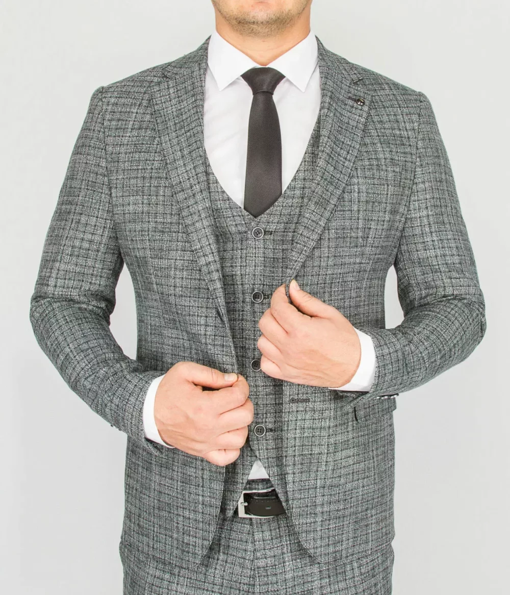 Костюм-тройка пепельно-серого цвета Каталог