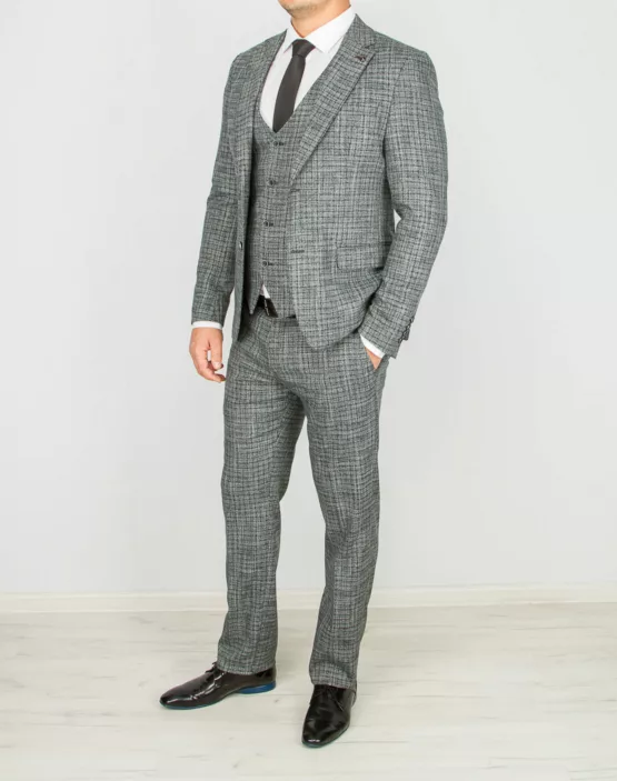 Костюм-тройка пепельно-серого цвета Каталог