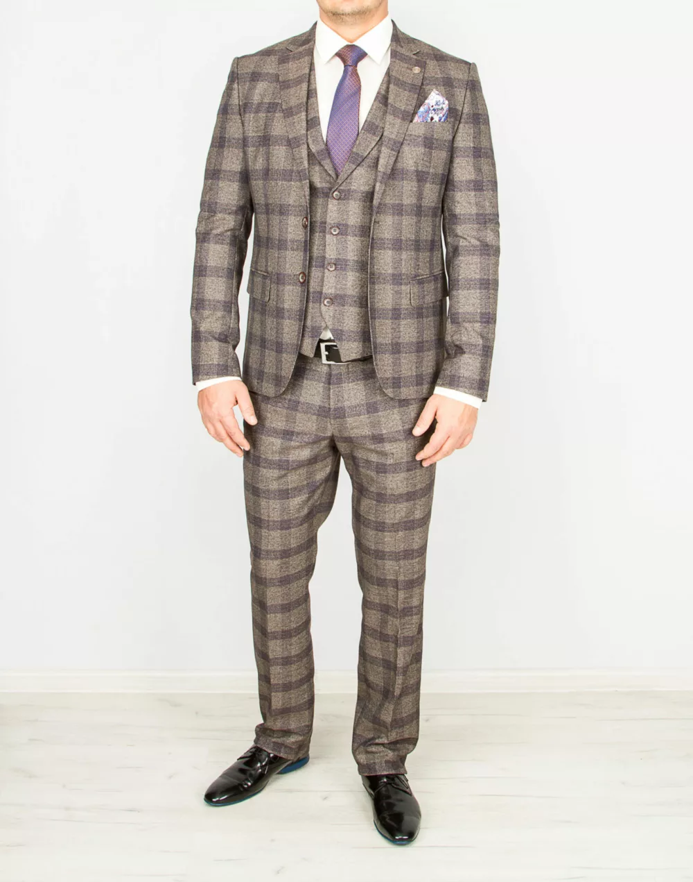 Костюм-тройка песочного цвета в фиолетовую клетку Каталог