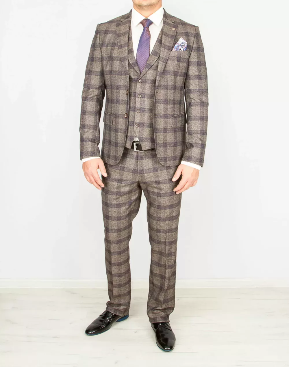 Костюм-тройка песочного цвета в фиолетовую клетку Каталог