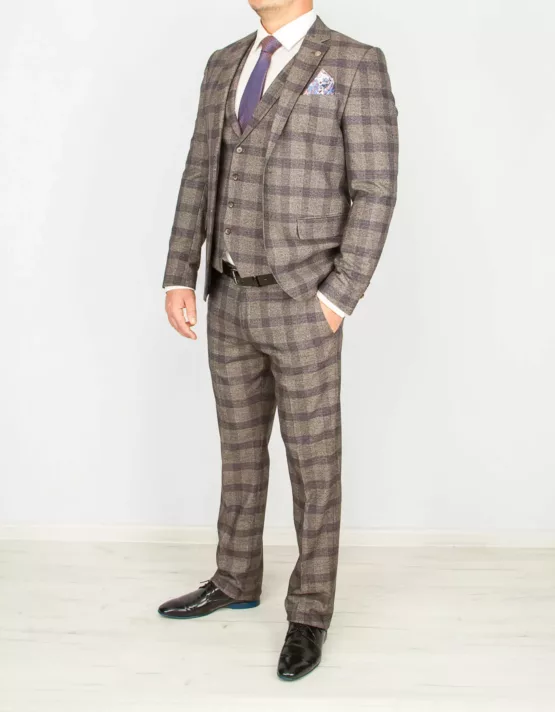 Костюм-тройка песочного цвета в фиолетовую клетку Каталог