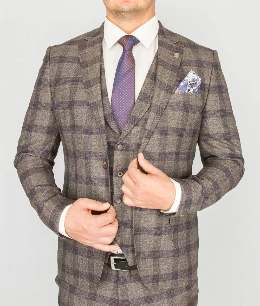 Костюм-тройка песочного цвета в фиолетовую клетку Каталог