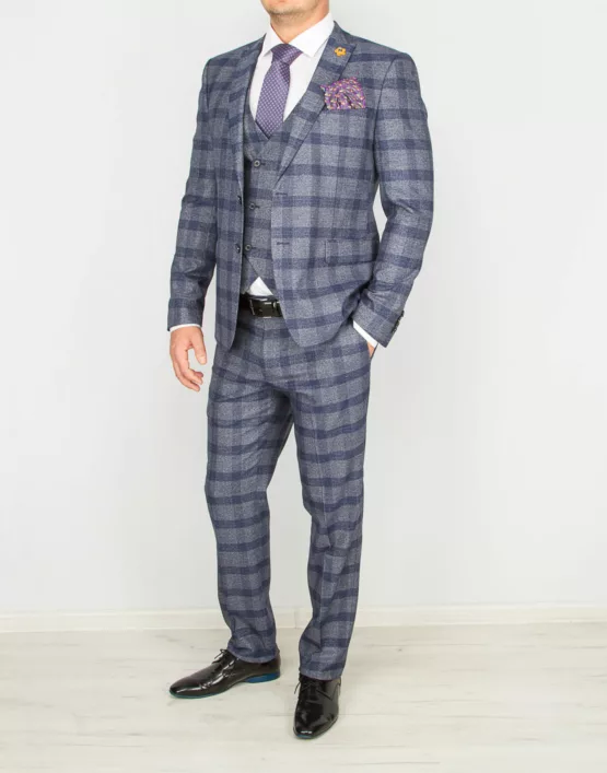 Костюм-тройка серого цвета в синюю крупную клетку Каталог