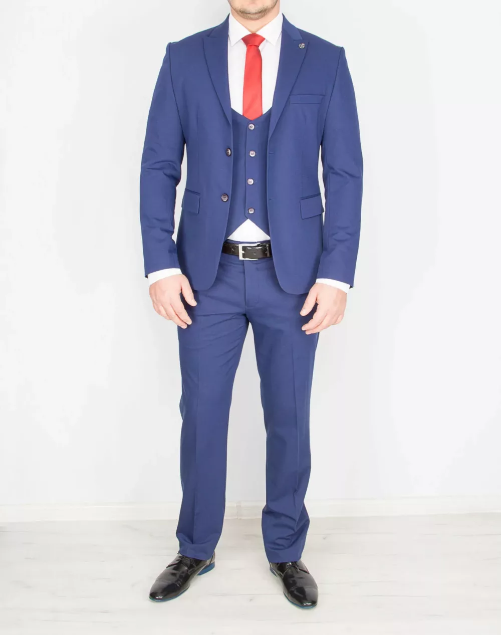 Костюм-тройка, приталенная модель синего цвета Каталог