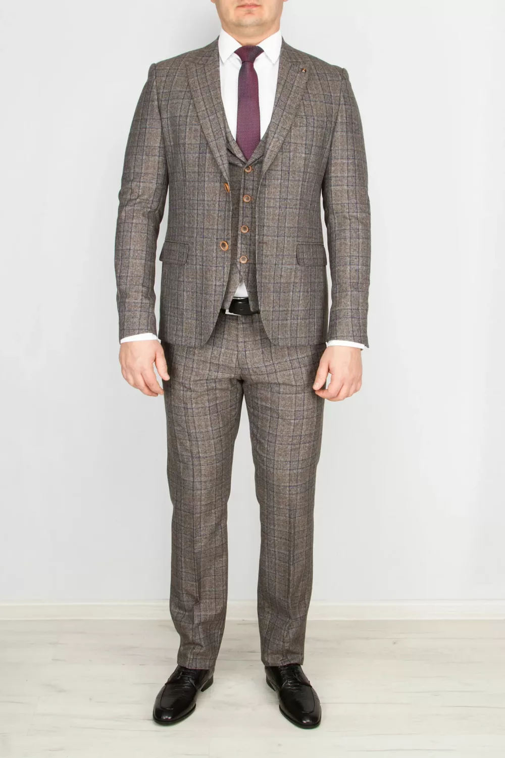 89 Костюм-тройка песочного цвета в клетку Каталог