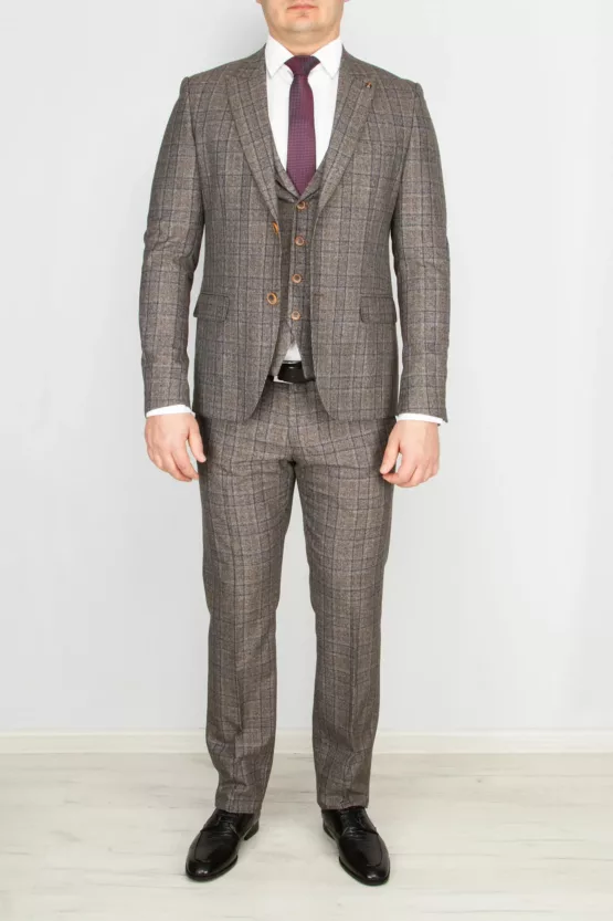 Костюм-тройка песочного цвета в клетку Каталог