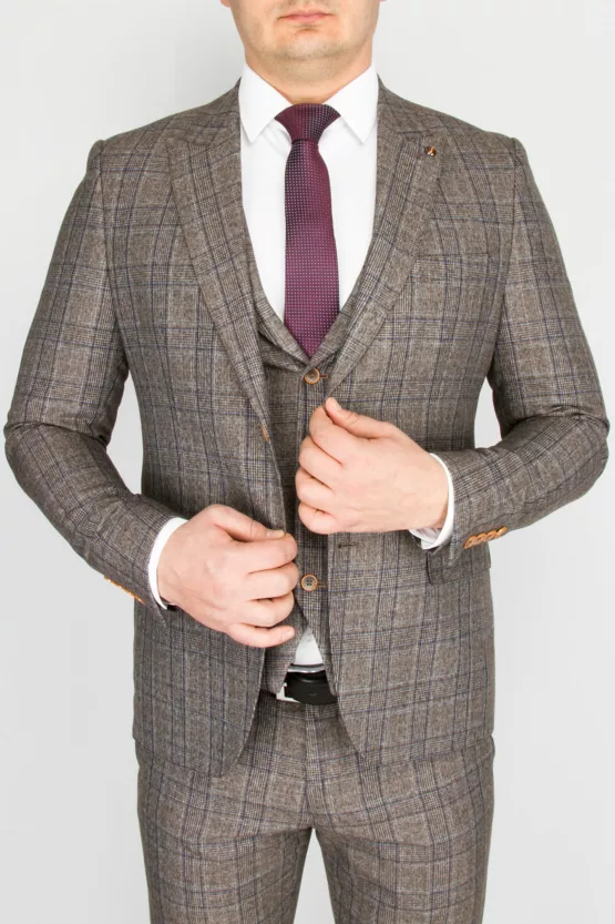 Костюм-тройка песочного цвета в клетку Каталог