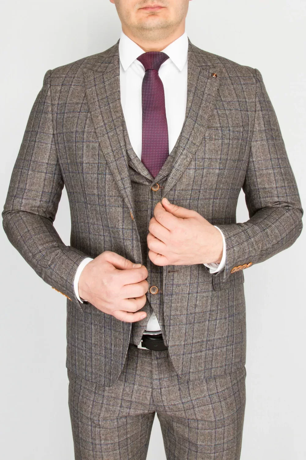 Костюм-тройка песочного цвета в клетку Каталог