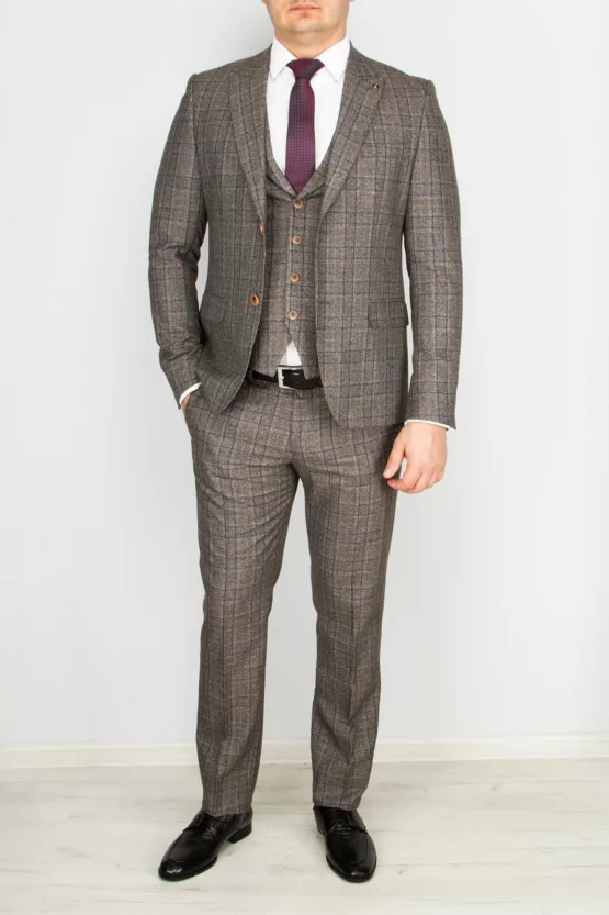 Костюм-тройка песочного цвета в клетку Каталог