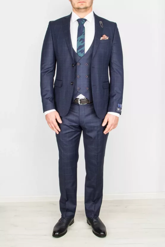 Костюм синего цвета в неяркую изумрудную клетку Каталог