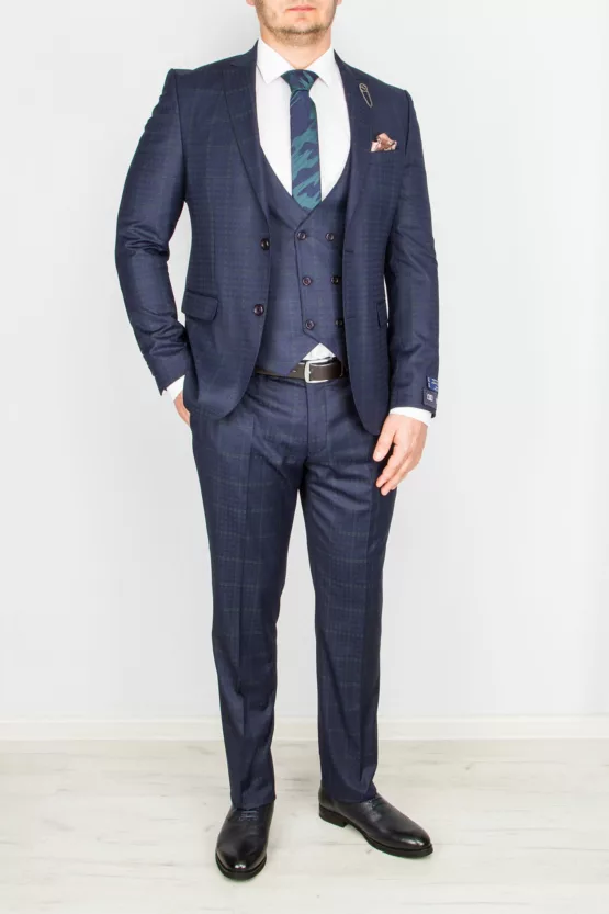 Костюм синего цвета в неяркую изумрудную клетку Каталог