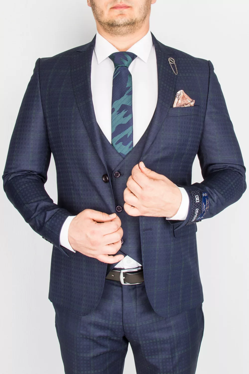 Костюм синего цвета в неяркую изумрудную клетку Каталог