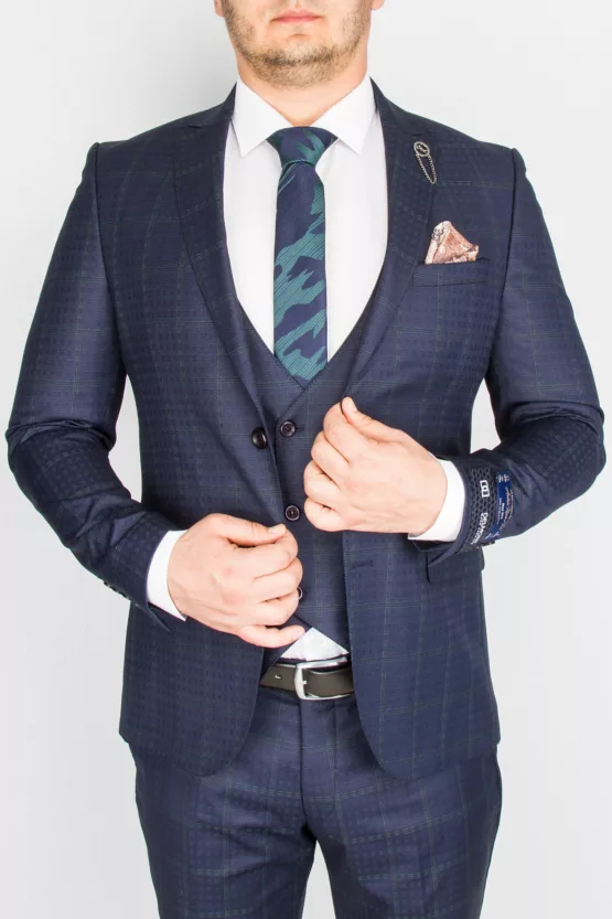 Костюм синего цвета в неяркую изумрудную клетку Каталог