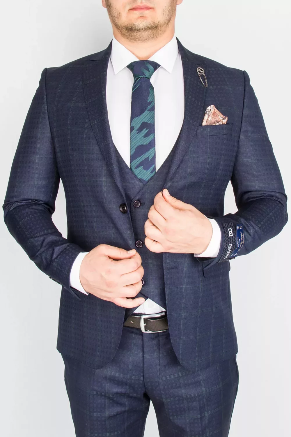 Костюм синего цвета в неяркую изумрудную клетку Каталог