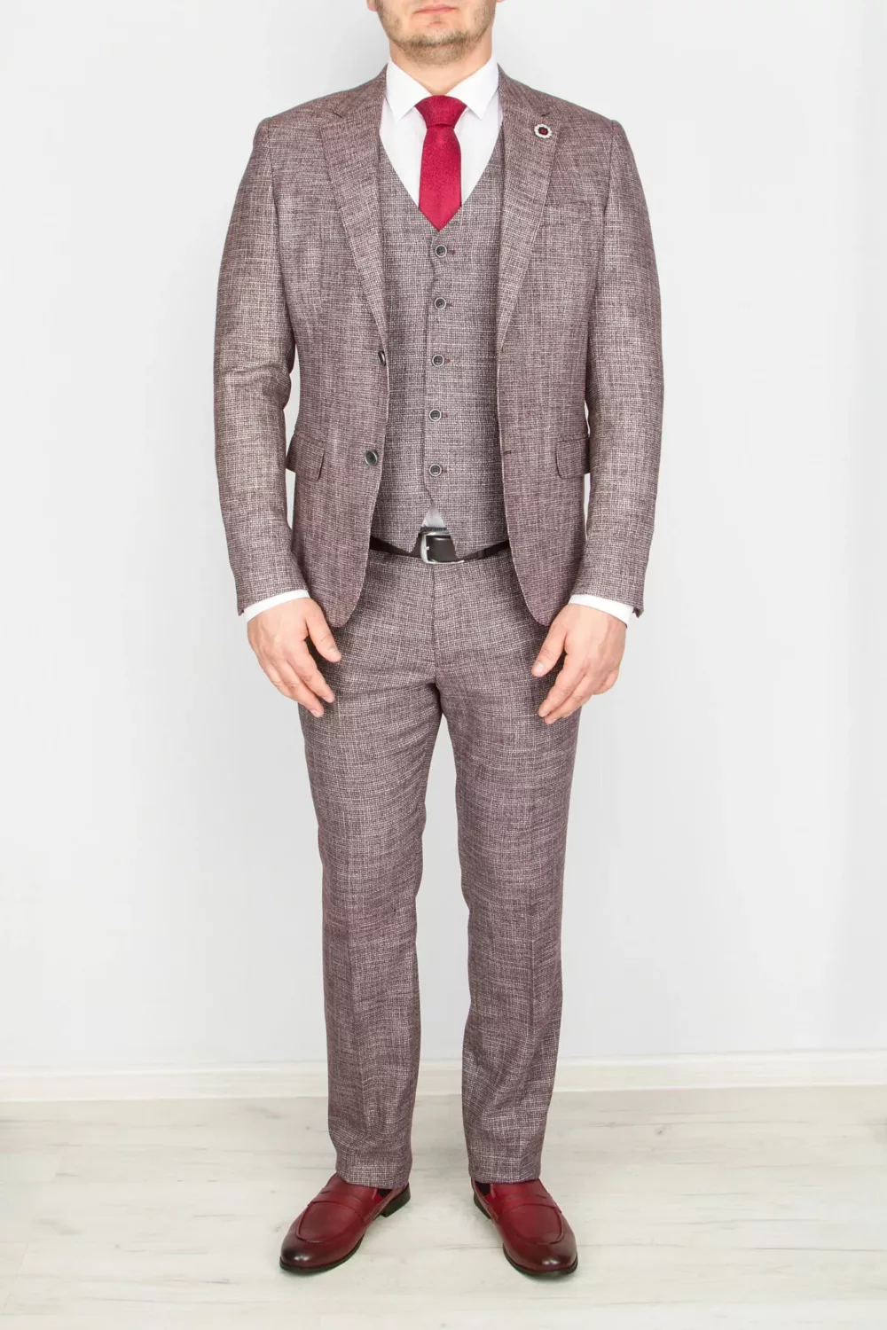 126 Костюм-тройка бордового цвета Каталог