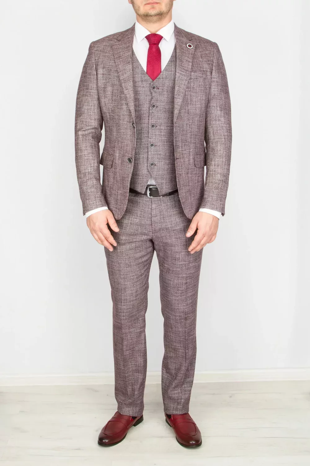 Костюм-тройка бордового цвета Каталог