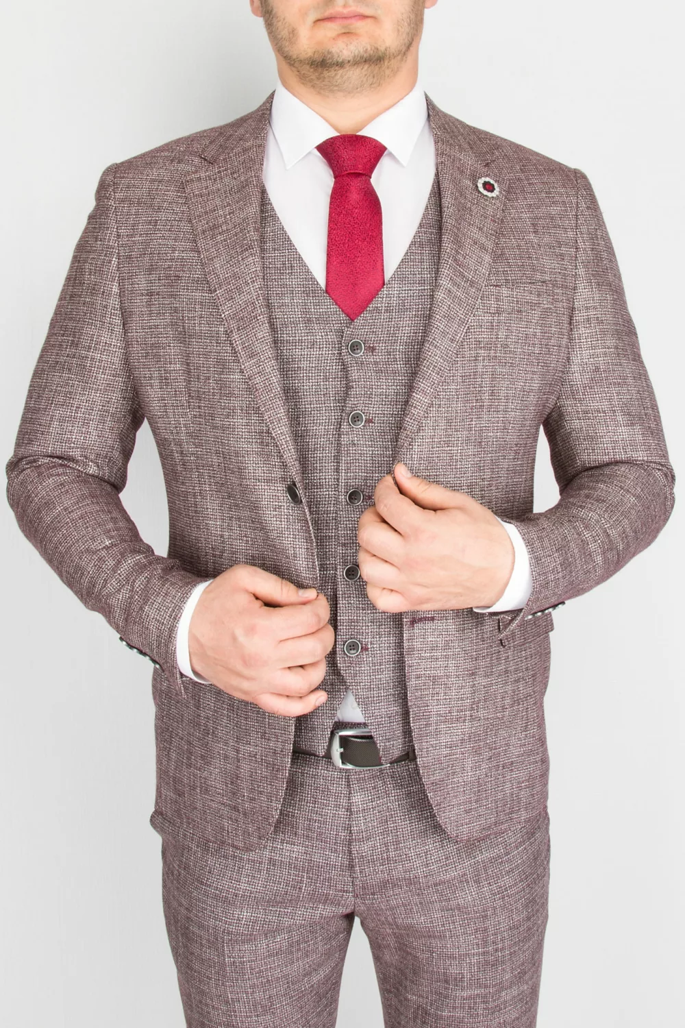 Костюм-тройка бордового цвета Каталог