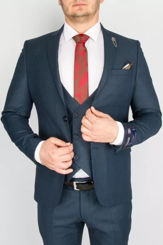 Костюм-тройка изумрудного цвета Каталог