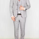 Костюм-тройка серого цвета в бледно-сиреневую клетку Вечерние мужские костюмы