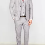 Костюм-тройка серого цвета в бледно-сиреневую клетку Вечерние мужские костюмы