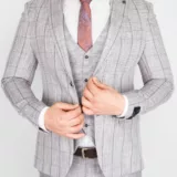 Костюм-тройка серого цвета в бледно-сиреневую клетку Вечерние мужские костюмы