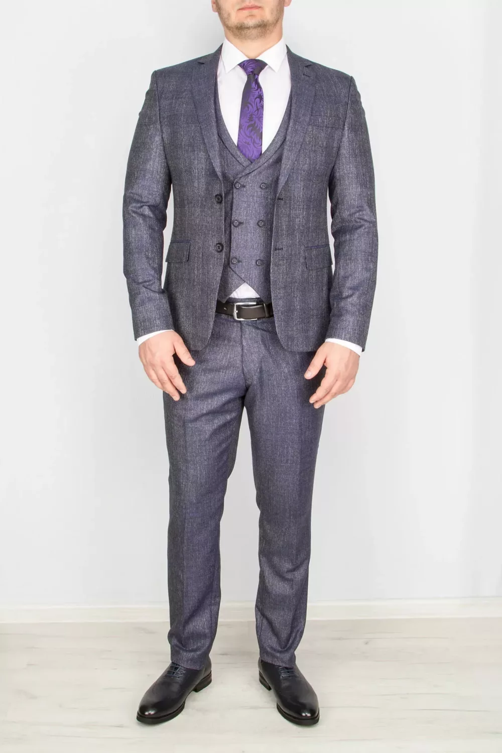 Серый костюм-тройка в клетку Каталог