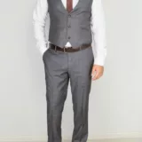 Костюм-тройка пепельно-серого цвета в неброскую клетку Брючные мужские костюмы