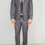 Костюм-тройка пепельно-серого цвета в неброскую клетку Брючные мужские костюмы