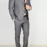 Костюм-тройка пепельно-серого цвета в неброскую клетку Брючные мужские костюмы