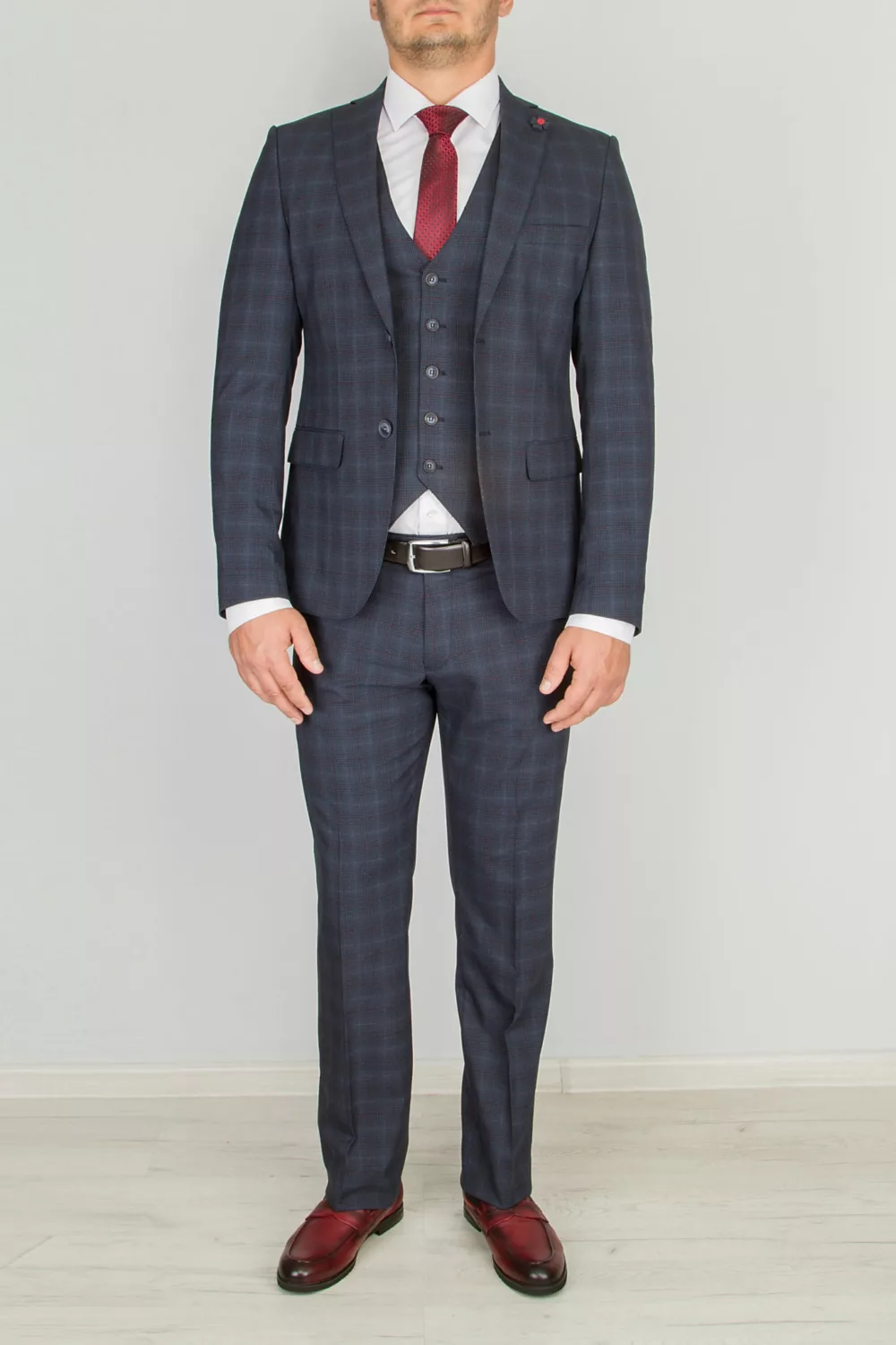Костюм-тройка темно-синего цвета в бордовую клетку Каталог