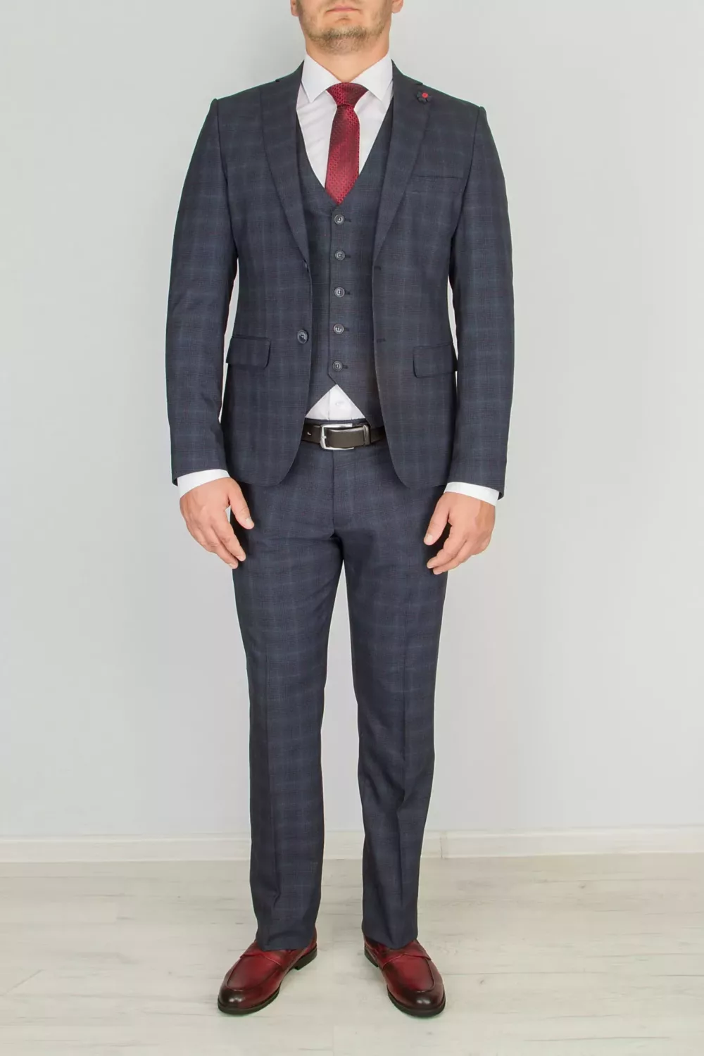 Костюм-тройка темно-синего цвета в бордовую клетку Каталог