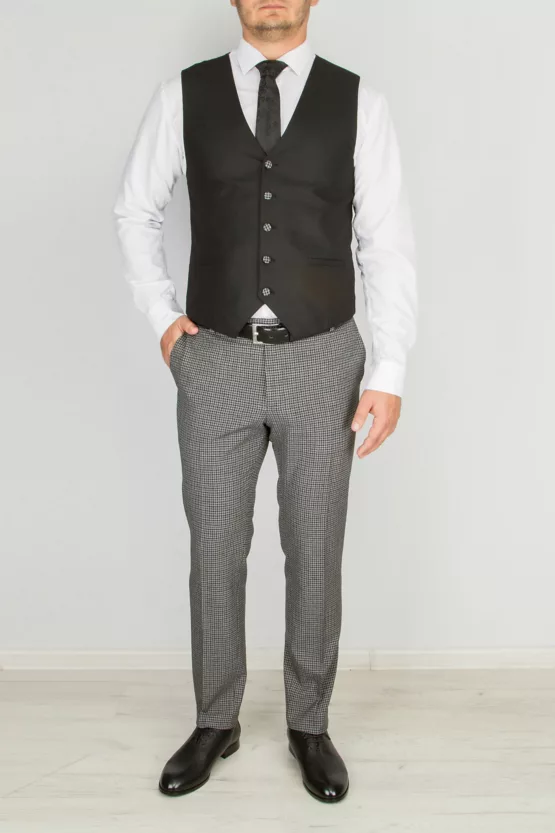 Костюм-тройка серого цвета в клетку с черным жилетом Каталог