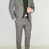 Костюм-тройка серого цвета в клетку с черным жилетом Каталог