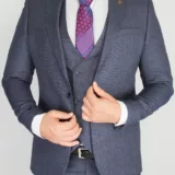 Приталенный костюм-тройка серого цвета Брючные мужские костюмы