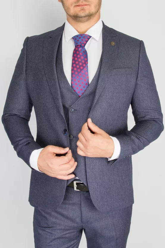 Приталенный костюм-тройка серого цвета Брючные мужские костюмы