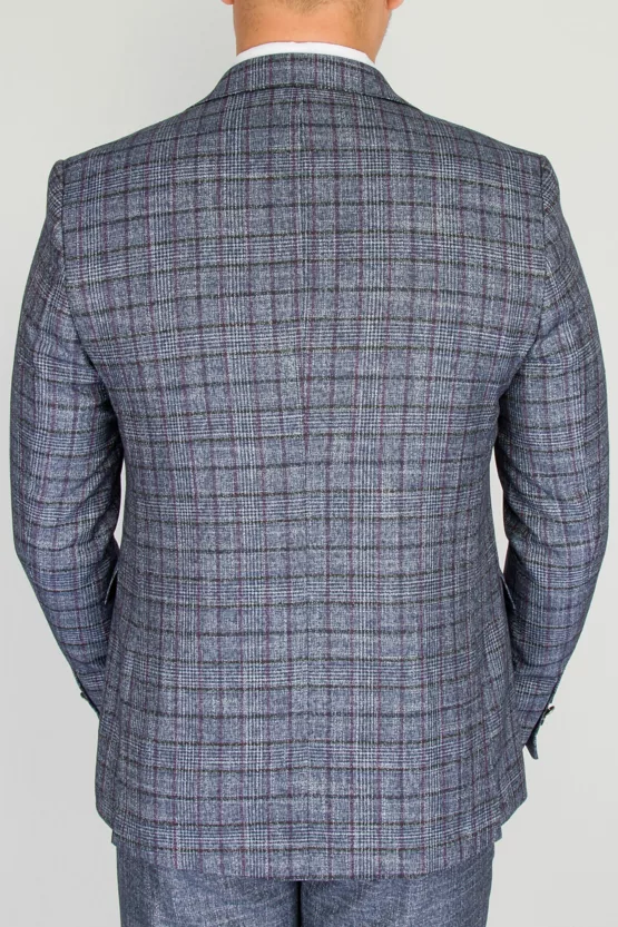 Костюм-тройка светло-серого цвета с клеточным пиджаком Каталог