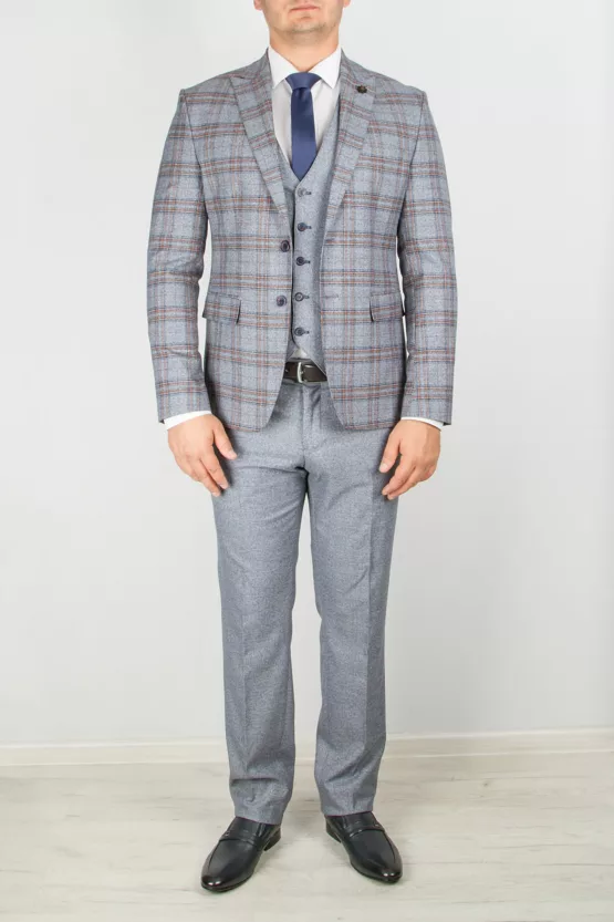 Костюм-тройка серого цвета с комбинированным клеточным пиджаком Каталог