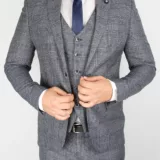 Костюм-тройка в клетку серого цвета Брючные мужские костюмы